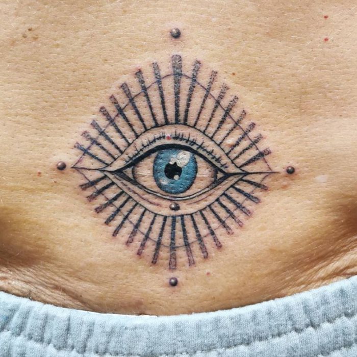 Tatouage Oeil Couleur Par Saumon Cru Tarawa Cap Dagde Tarawa Studio