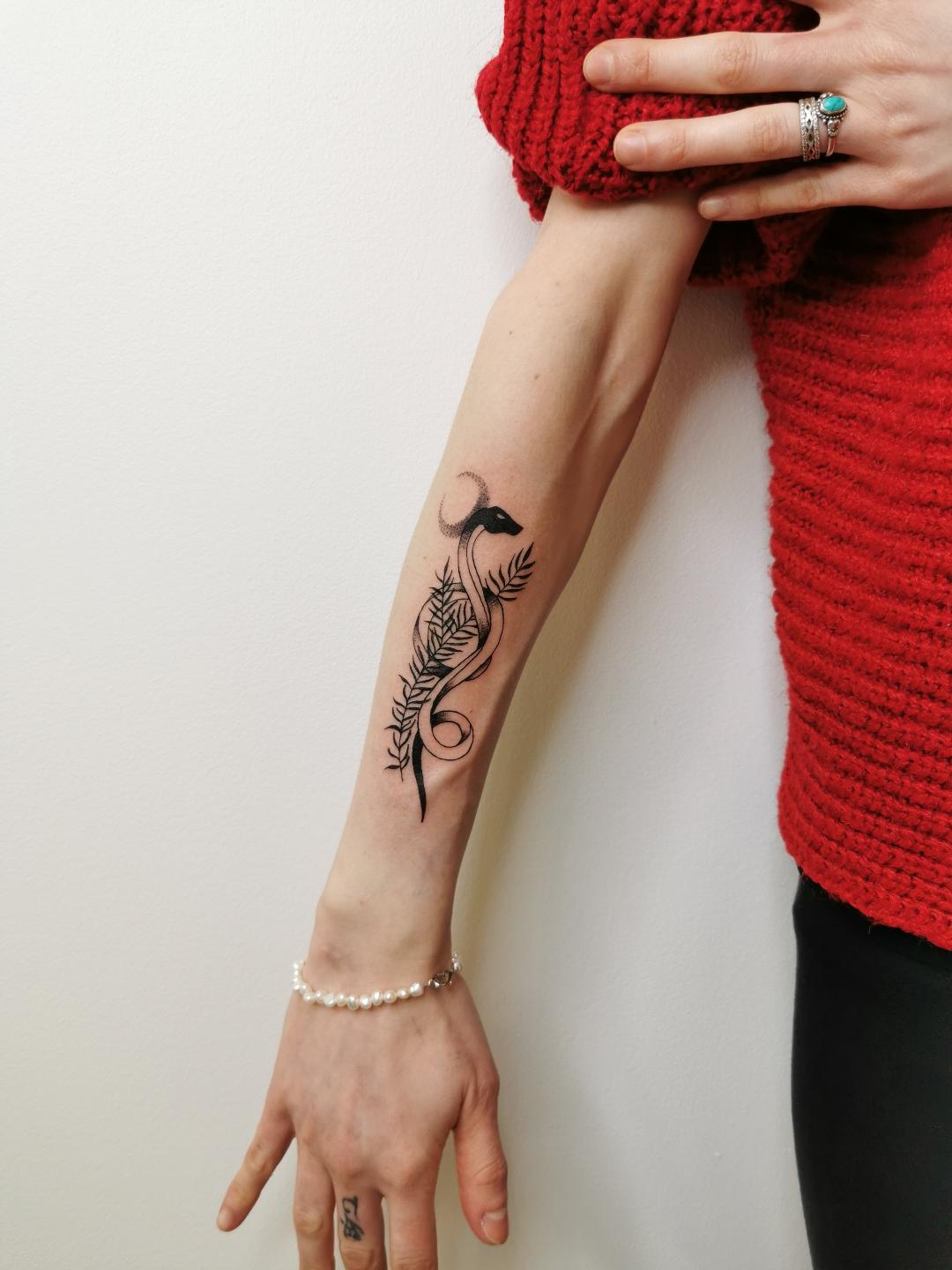 tatouage rose avant bras pour femme Tattoo Tarawa Vias Lost-Créa